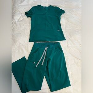 Figs Hunter Green Scrub Set